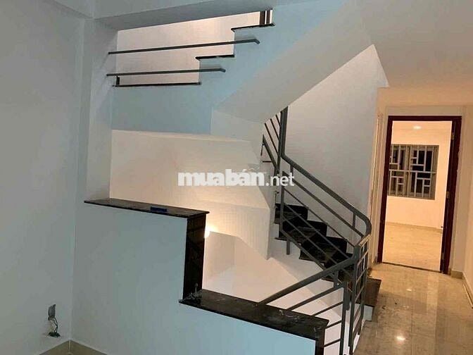 Nhà gần chợ Bà Chiểu, 3PN, dt 111.6 m2 (3.22mx15.61 & 1.5m sân)