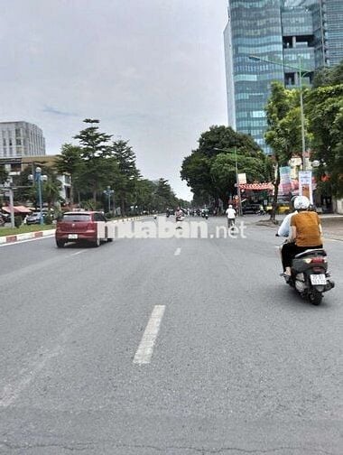 Tôi cần bán nhà mặt ngõ ô tô chánh đỗ Hoàng Quốc Việt 4tầng gần phố