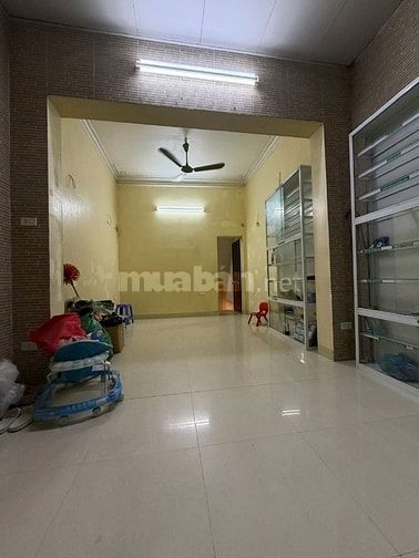 Cho thuê nhà mặt đường 136 Đê Trần Khát Chân, tầng 1, 2, DTMB 45m2