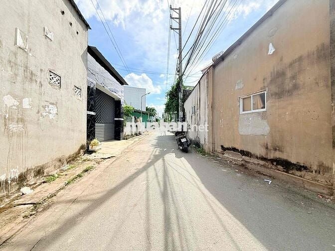 Bán gấp nhà Tân Phong ngay Gx Thuận Hoà giá rẻ bèo