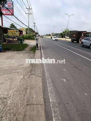 Một lô *** nằm ngay mặt tiền quốc lộ 14