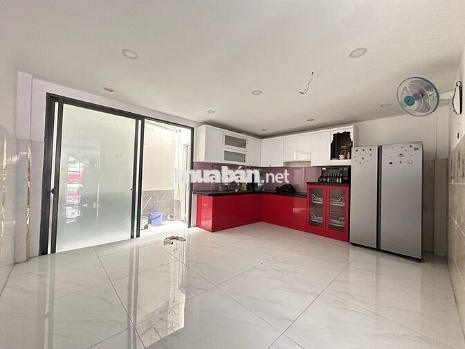 Nhà phố sổ riêng. Mặt tiền hẻm chính 8m. 3Pn. Chính chủ. Htr bank