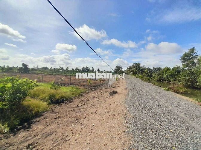 Quá đẹp, 1000m2 đất có 240m2 thổ cư View Kênh cực đẹp