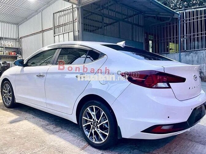 Hyundai Elantra 2.0 AT 2021 – Giá hợp lý