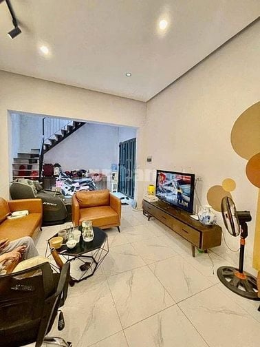 CÁCH MẶT PHỐ KIM GIANG ĐÚNG 10M- CHỦ CẦN TIỀN G.ÍA CỰC RẺ
