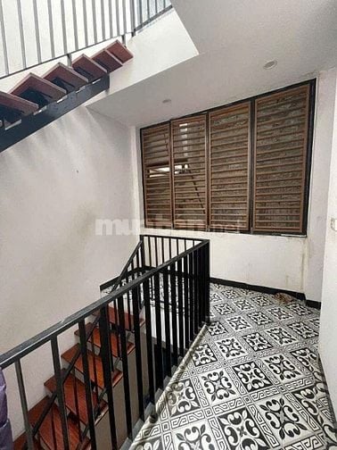 CÁCH MẶT PHỐ KIM GIANG ĐÚNG 10M- CHỦ CẦN TIỀN G.ÍA CỰC RẺ