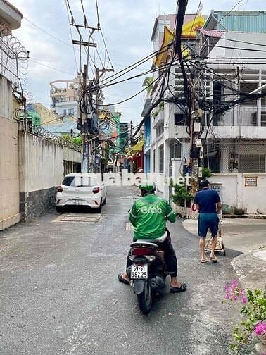 NHÀ 2 TẦNG 3PN •PHÚ NHUẬN CHỈ 5T95 . SHR . MỚI ĐẸP