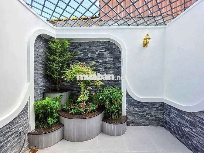 NHÀ PHỐ ,2 LẦU ,SÂN THƯỢNG 4PN,6WC