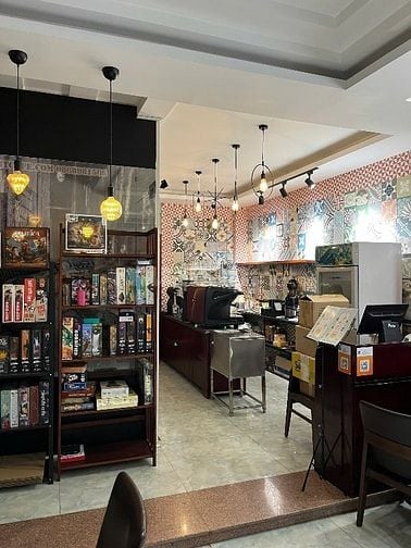 Góc,Đặng Thùy Trâm,Ngang 5m,Hầm,4Tầng,7PN,Gần Trường Học,Cty,Quán Ăn 