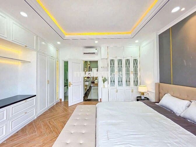 NHÀ PHỐ ,2 LẦU ,SÂN THƯỢNG 4PN,6WC