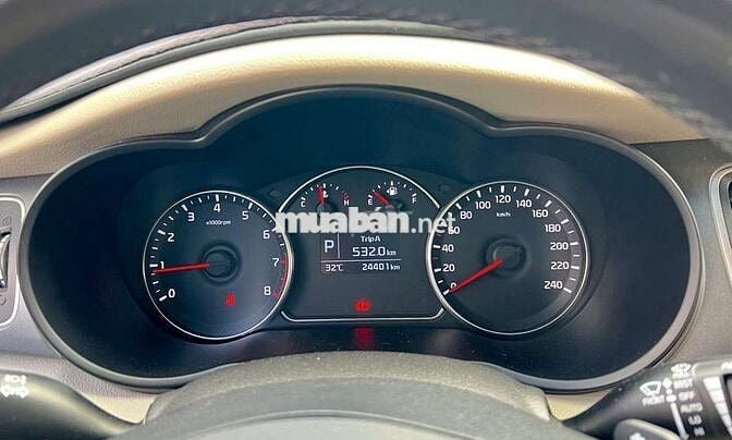 SIÊU LƯỚT Kia Rondo AT 2020 Deluxe - 24000 km