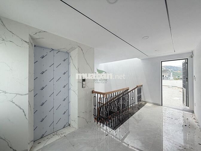 CHO THUÊ NHÀ KINH DOANH 4 TẦNG CÓ THANG MÁY ĐƯỜNG THÍCH QUẢNG ĐỨC
