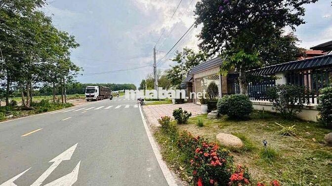 đất ngộp 215triệu 300m2 chủ cần bán
