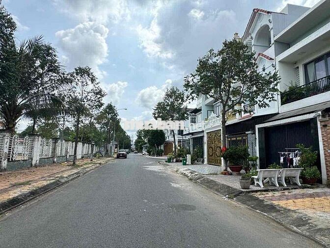 biệt thự 9x20 kdc Hồng Phát, Ninh Kiều giá 11 tỷ 500tr (thương lượng)