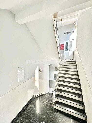 CĂN PHÒNG DỊCH VỤ GÁC CAO 2M Ở ĐƯỢC 4 NGƯời 4 Xe
