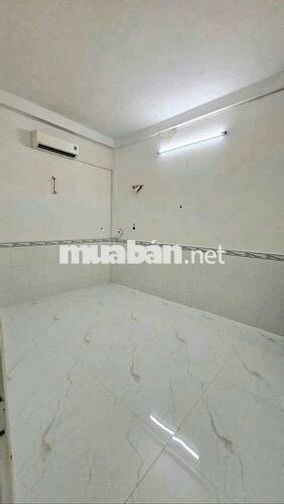 Nhà 1 trệt 1 lầu, 2pn, 2wc, 1pk, 740tr Chợ Hưng Long Bình Chánh