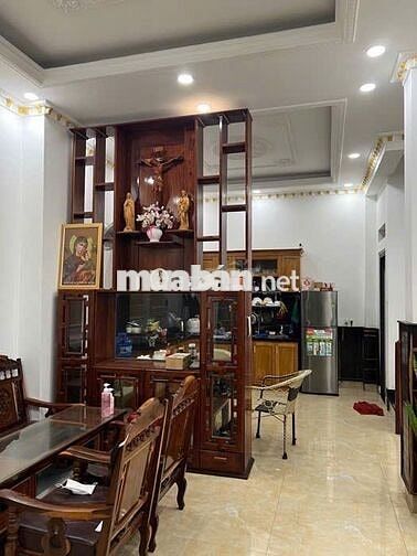 Nhà đẹp khu biệt thự, nội thất gỗ cao cấp, ôtô ngủ trong nhà, Thủ Đức