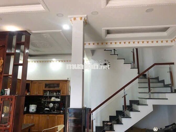 Nhà đẹp khu biệt thự, nội thất gỗ cao cấp, ôtô ngủ trong nhà, Thủ Đức