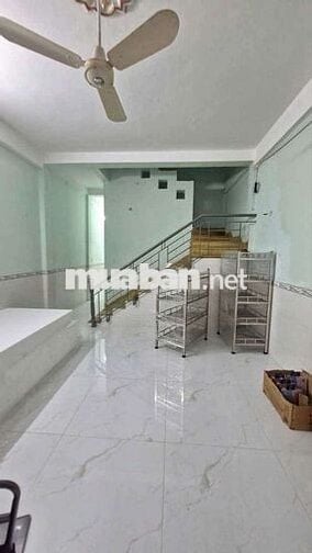 Nhà 1 trệt 1 lầu, 2pn, 2wc, 1pk, 740tr Chợ Hưng Long Bình Chánh