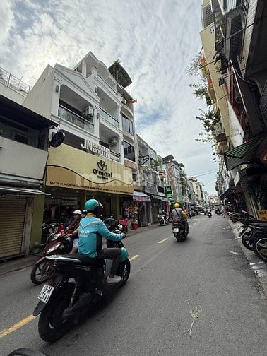 Nhà Mặt tiền cực đẹp đường huyết mạch quận 3