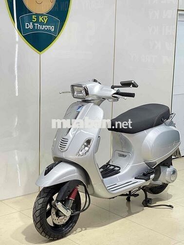 Vespa Sprint 125cc màu bạc