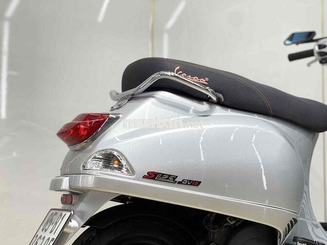Vespa Sprint 125cc màu bạc
