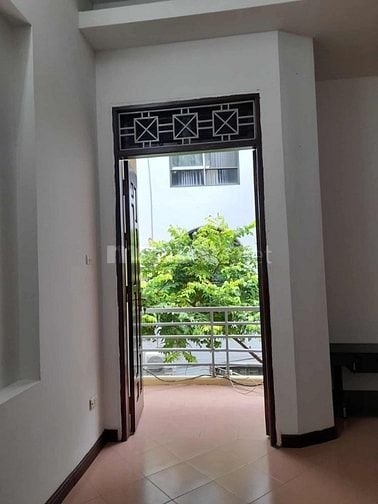 Cho thuê cả nhà biệt thự thoáng, diện tích cả sân 76m2, phố Lâm Du