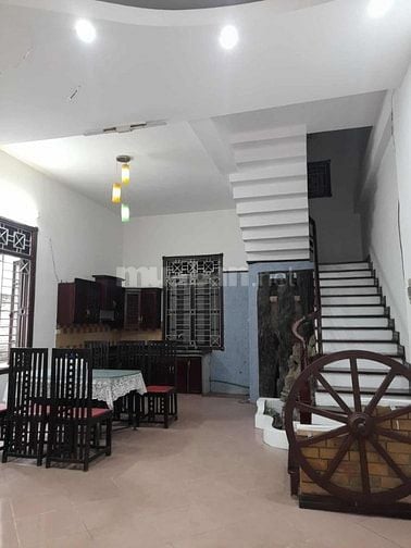 Cho thuê cả nhà biệt thự thoáng, diện tích cả sân 76m2, phố Lâm Du