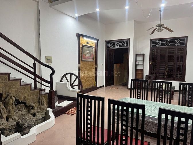 Cho thuê cả nhà biệt thự thoáng, diện tích cả sân 76m2, phố Lâm Du