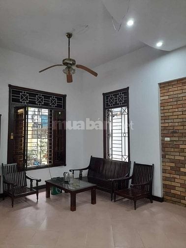 Cho thuê cả nhà biệt thự thoáng, diện tích cả sân 76m2, phố Lâm Du