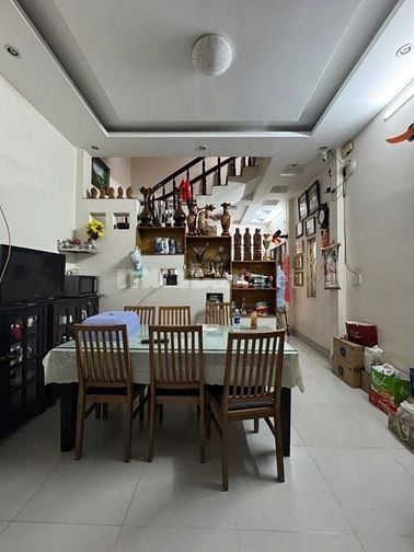Bán nhà 3 tầng 4PN, xe hơi nhỏ, 72m2(4.2x17m) Hoàng Hoa Thám Phú Nhuận