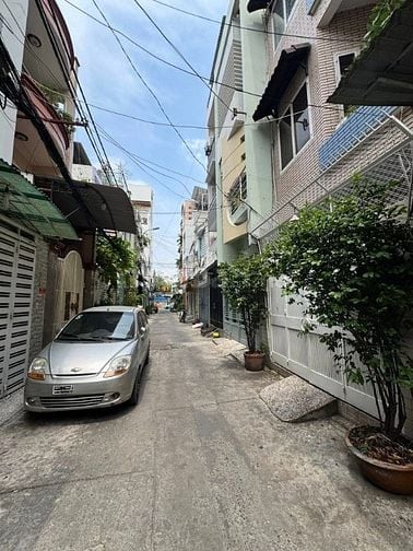 Bán nhà 3 tầng 4PN, xe hơi nhỏ, 72m2(4.2x17m) Hoàng Hoa Thám Phú Nhuận