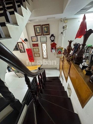 Bán nhà 3 tầng 4PN, xe hơi nhỏ, 72m2(4.2x17m) Hoàng Hoa Thám Phú Nhuận