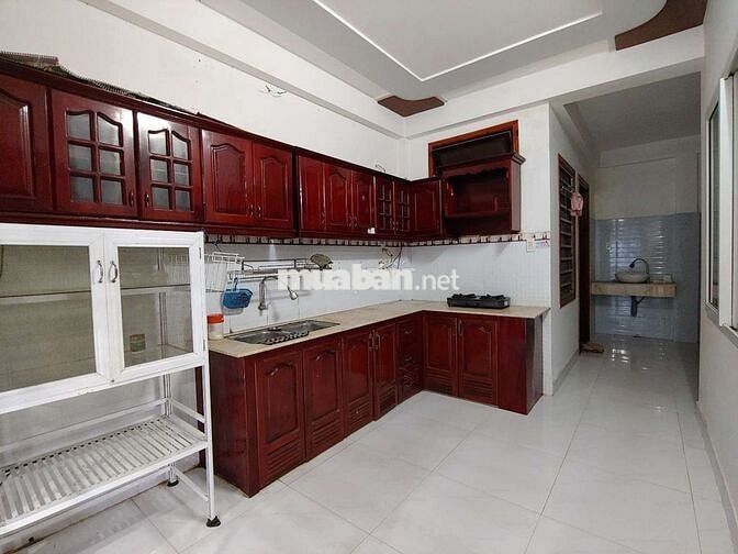 Nhà rộng rãi ngay chợ Non Nước