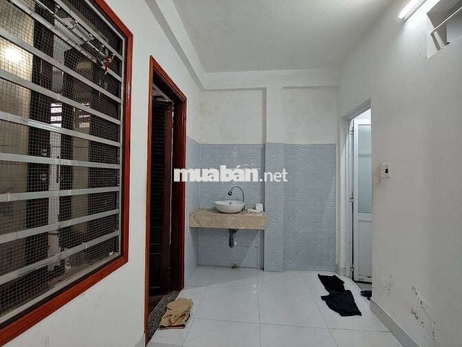Nhà rộng rãi ngay chợ Non Nước