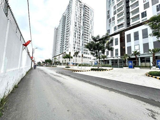 Lô đất vàng 66.3m2, hẻm xe hơi, nở hậu, ngay cổng Vạn Phúc City.