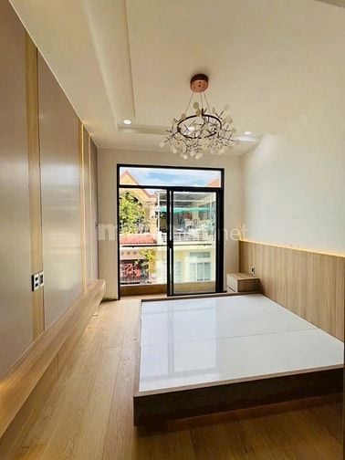 NHÀ NGAY TRUNG TÂM QUẬN 3 HẺM Ô TÔ 5 TẦNG CHẮC CHẮN THANG MÁY VI VU.