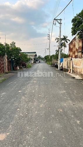 Bán đất ở siêu vip 1 mặt đường  nhựa 6 m , một mặt ao Sen 