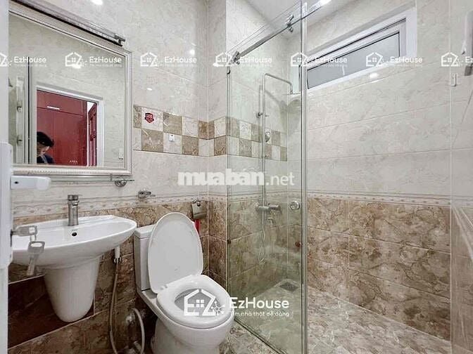 Phòng có 2 mặt tiền ở đường Dương quảng hàm full nội thất ban công