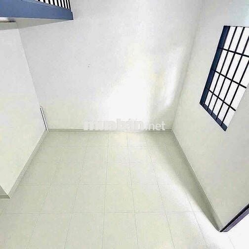 ngay ngã tư phạm văn đồng- cầu vượt linh xuân - có tuyến xe bus kế bên