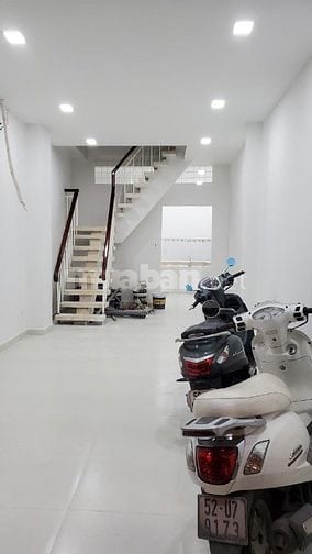 Cho thuê nhà mặt tiền Tân Phước, P.6, Q.10 giá 25tr