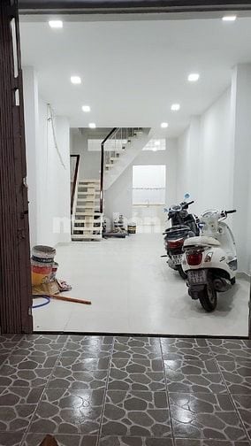 Cho thuê nhà mặt tiền Tân Phước, P.6, Q.10 giá 25tr