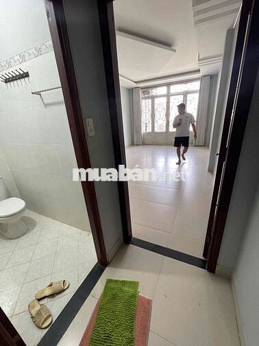 Cho thuê nhà mặt tiền Cao Thắng, P.3, Q.3 – 4.1x17.5m, 13PN, giá 60 tr