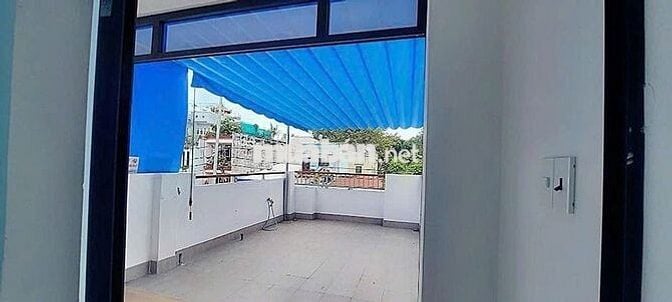 Nhà Bán Mặt Tiền Lạc Long QuânTiện Kinh Doanh mua bán 1 lầu sân thượng