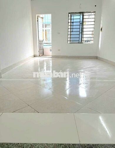 Cho thuê nhà riêng biệt tại ngõ 583 Vũ Tông Phan