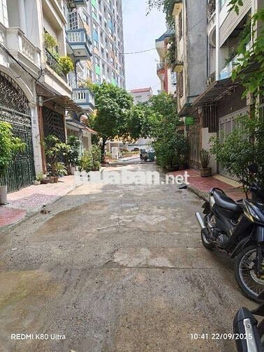PHÙNG CHÍ KIÊN - PHÂN LÔ Ô TÔ TRÁNH ĐỖ TRƯỚC CỬA  5 TẦNG ĐẸP 8,75 TỶ