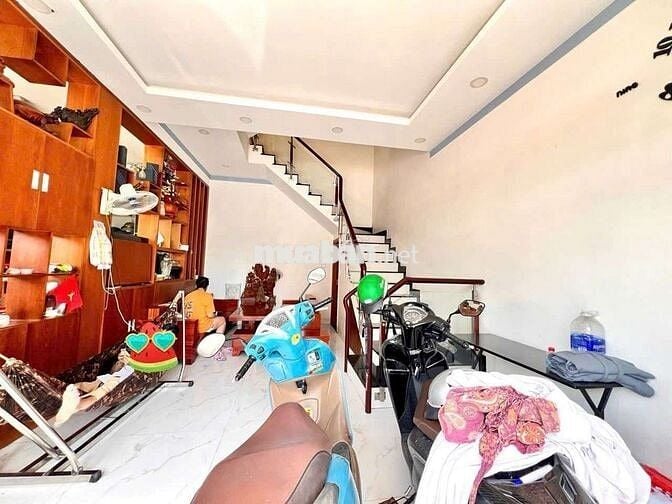 Nhà 3 Tâng HXH sát Tr. Học Đào Sơn Tây Linh Xuan DT60m 4Pn Hoàn Công