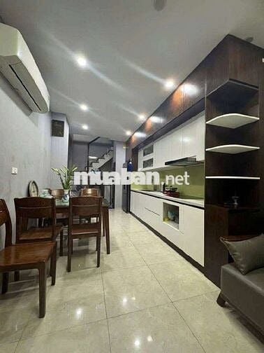 PHÙNG CHÍ KIÊN - PHÂN LÔ Ô TÔ TRÁNH ĐỖ TRƯỚC CỬA  5 TẦNG ĐẸP 8,75 TỶ