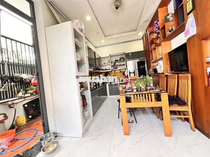 Nhà 3 Tâng HXH sát Tr. Học Đào Sơn Tây Linh Xuan DT60m 4Pn Hoàn Công