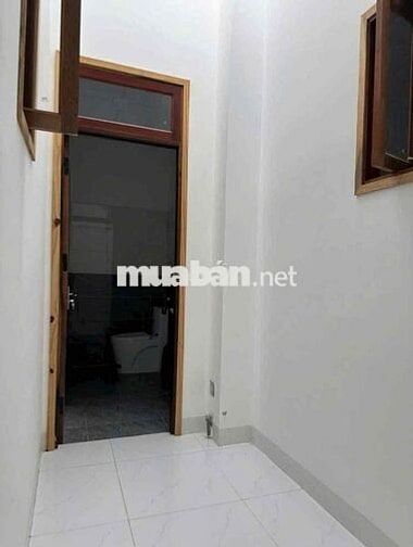 RA GẤP CĂN NHÀ CẤP 4 GIÁ RẺ CÁCH CHỢ HƯNG LONG 900m